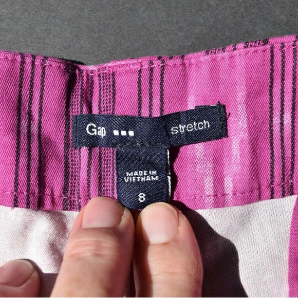 NWT Khakis by Gap Women’s Shorts size 8 - Picture 5 of 6